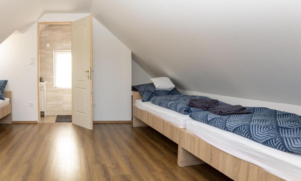 Takacs Pince Apartman Hajos Eksteriør bilde